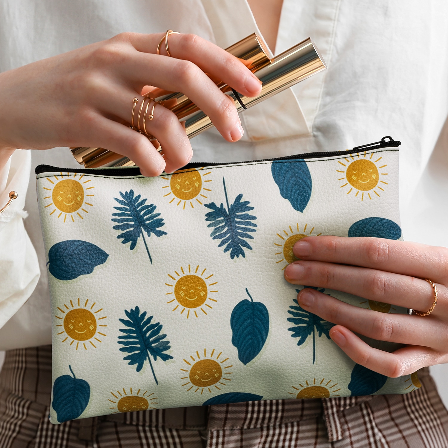 123555 - Flora Cosmetic Bag - Medium - Image 3